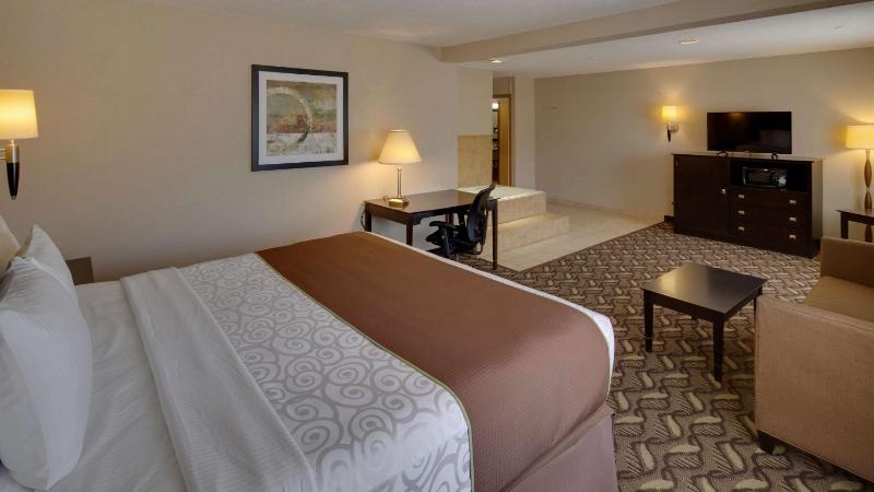 King Suite with Spa Bath image 4