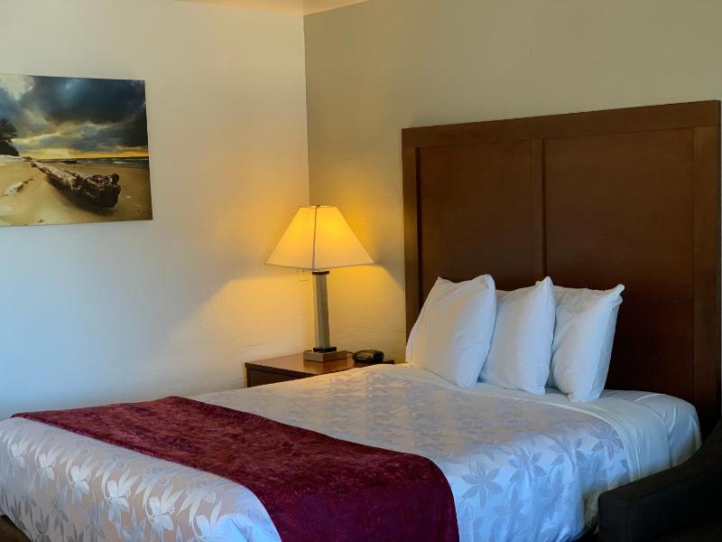 Queen Room image 2