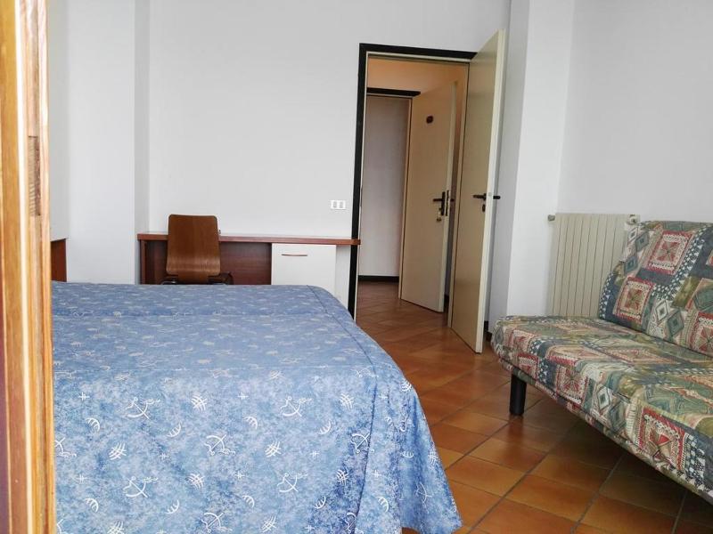 Economy Triple Room image 1