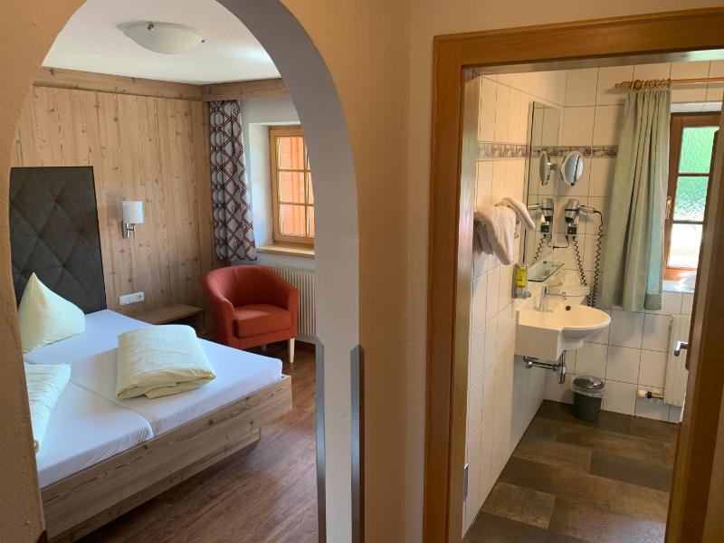 Double Room image 3