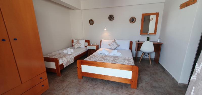 Basic Triple Room image 2