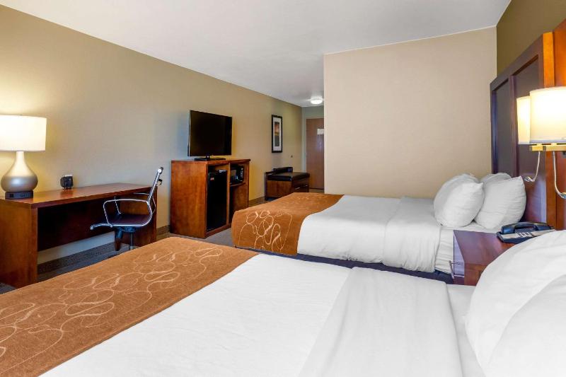 Queen Suite with Two Queen Beds - Non-Smoking image 4