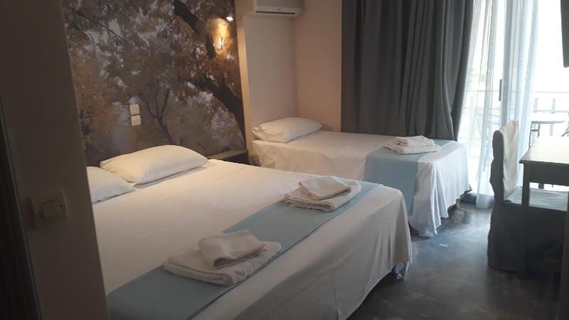 Superior Twin Room with Sea View image 1