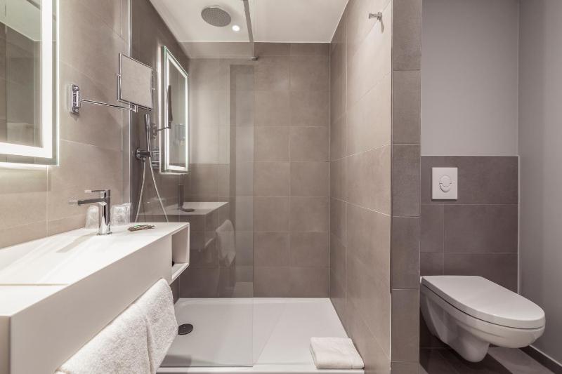 Novotel Duesseldorf Airport - image 6