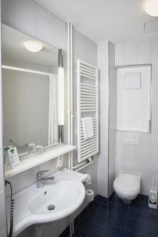 Single Room image 3