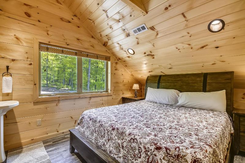All Decked Out Cabin - image 12