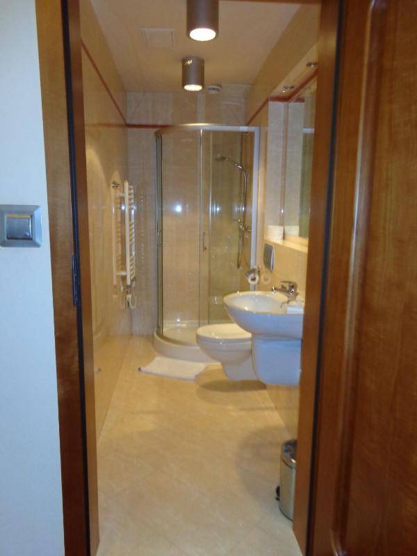 Economy Double Room image 3