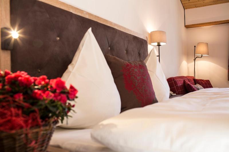 Comfort Double Room with parquet floor image 4