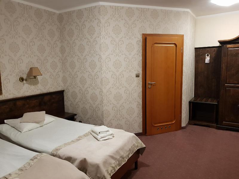 Standard Double Room image 4