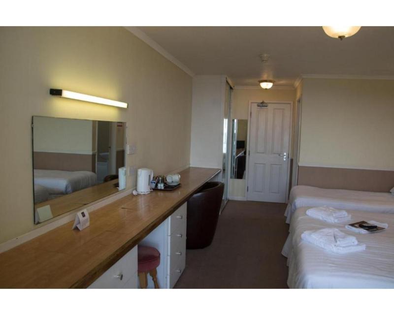 Quadruple Room with Sea View image 2