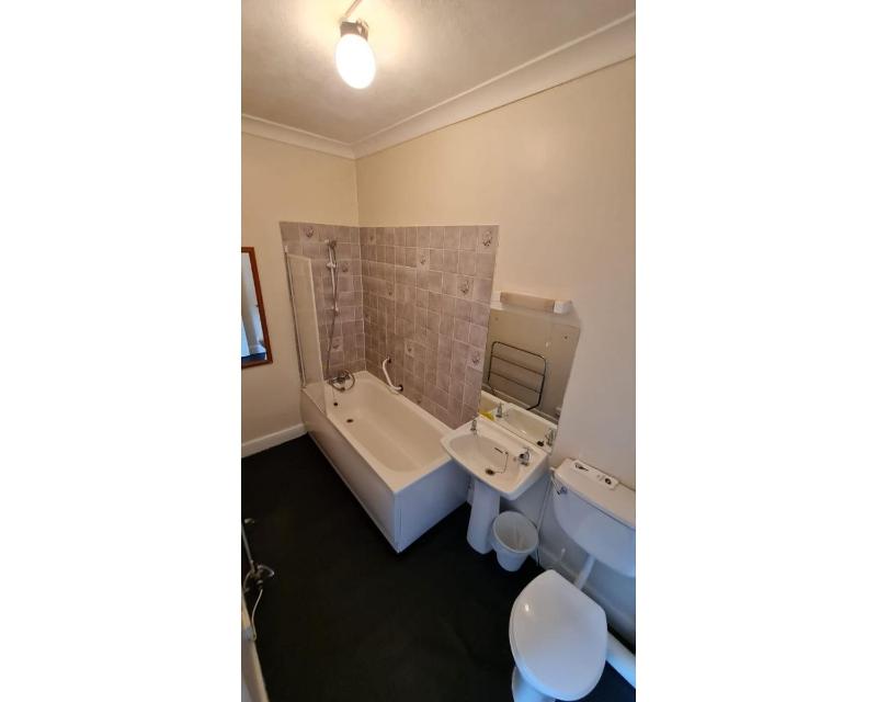 Standard Triple Room image 2