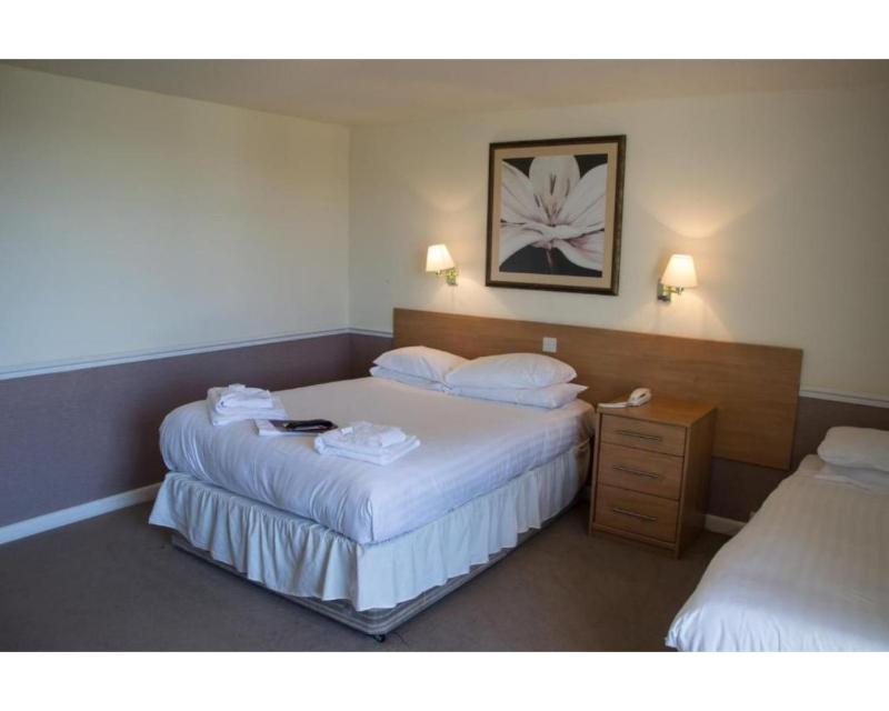 Standard Triple Room image 4