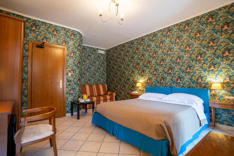 Double or Twin Room image 3