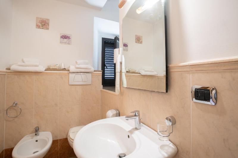Double or Twin Room image 2