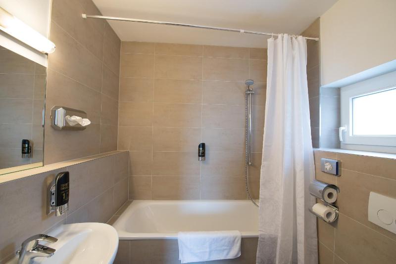Triple Room image 4