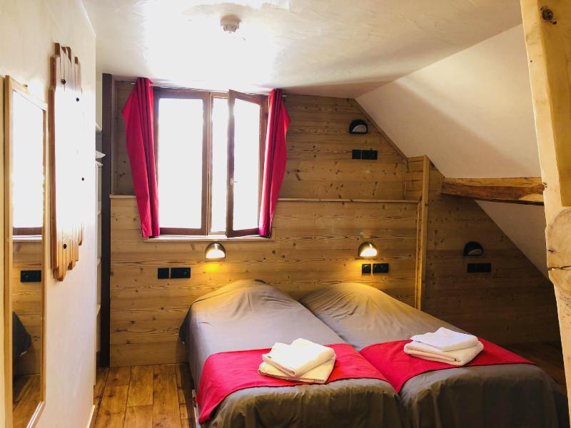 Twin Room image 2