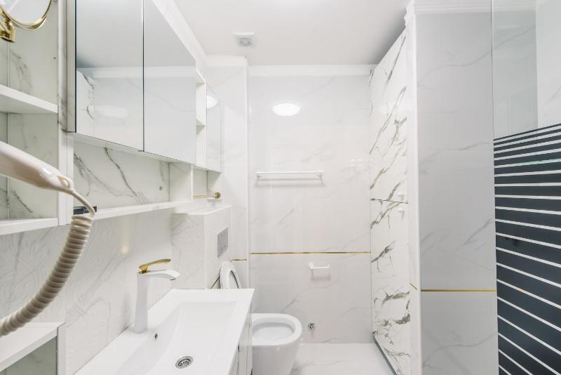 One-Bedroom Apartment with Sea View and Balcony image 2