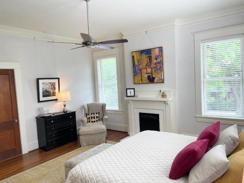 King Room image 3