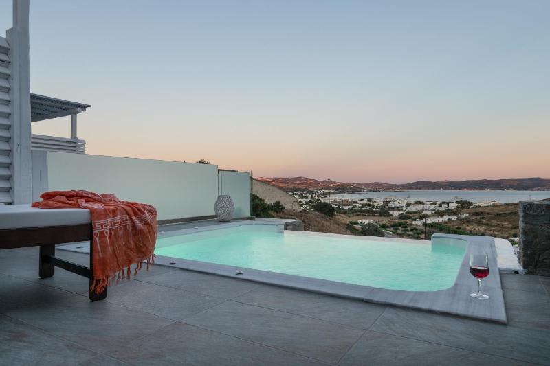 Studio with Hot Tub and Sea View image 1