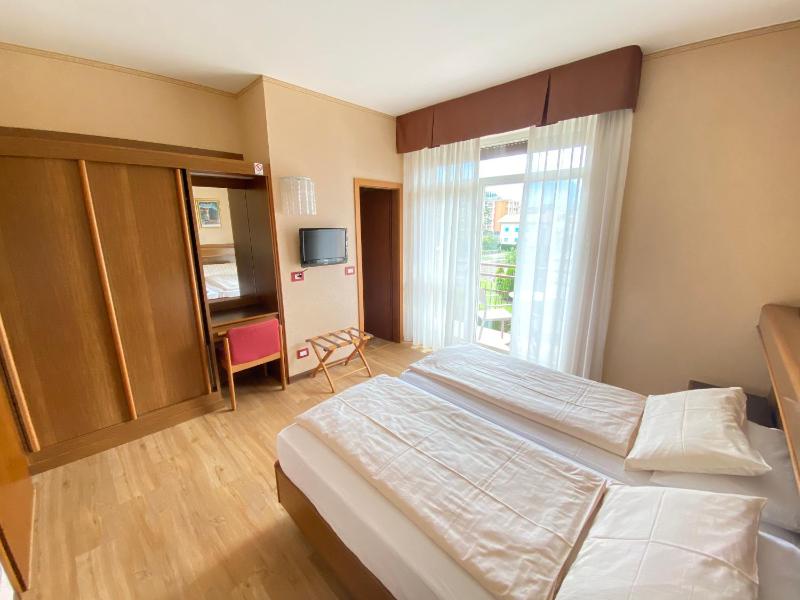 Double or Twin Room with Balcony image 4