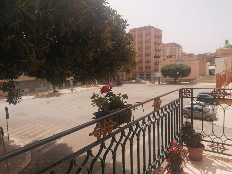 LT La Rosa - image 28