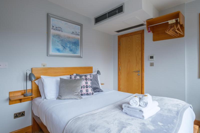 The Eyre Square Townhouse - image 6