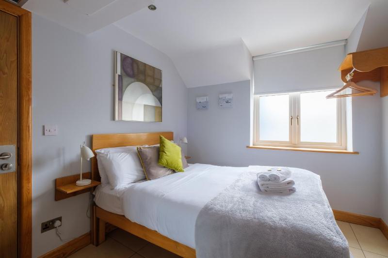 The Eyre Square Townhouse - image 11