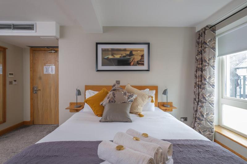 The Eyre Square Townhouse - image 14
