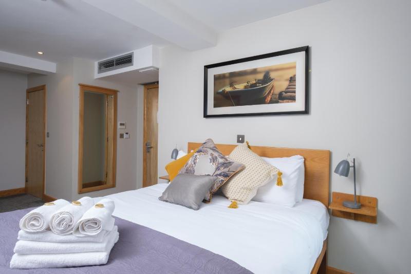 The Eyre Square Townhouse - image 10