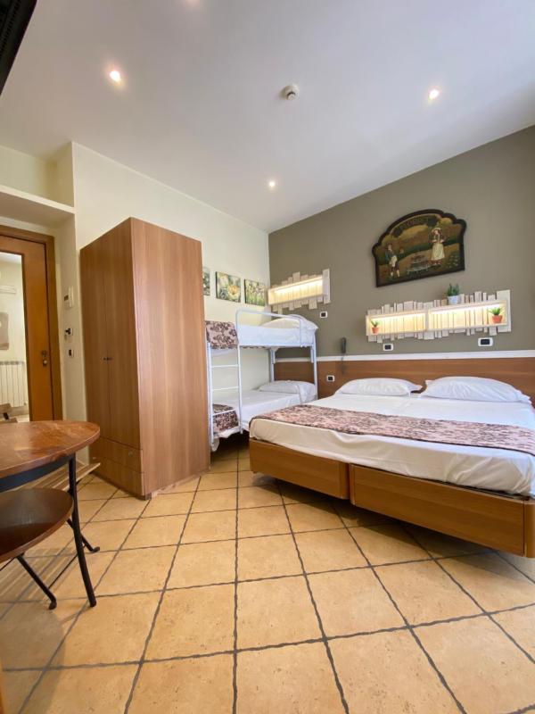 Quadruple Room image 4
