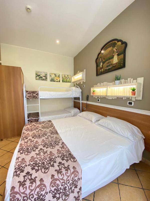 Quadruple Room image 2