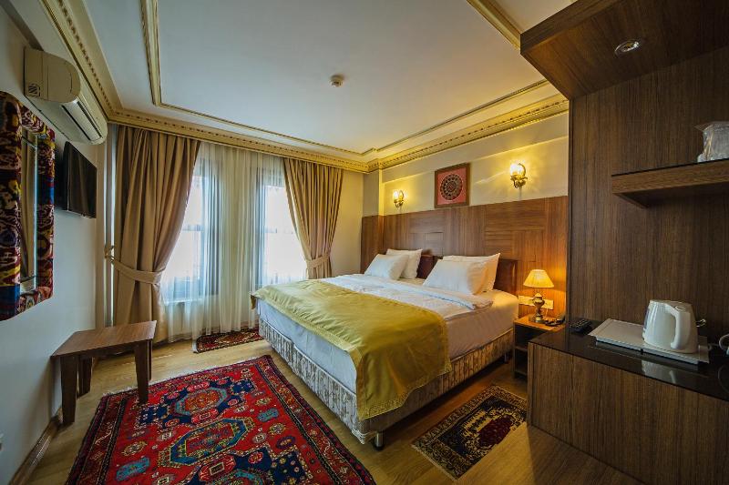 Standard Double Room image 3