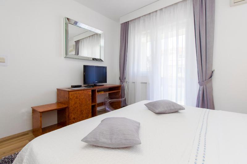 Double Room with Balcony image 3