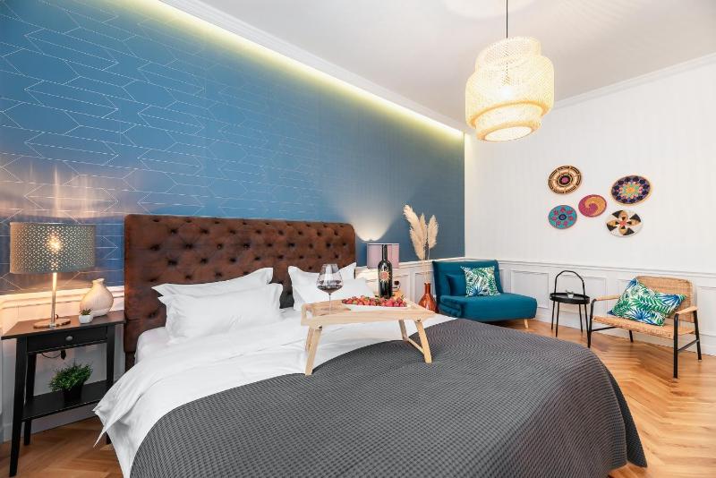 Superior King Room image 4