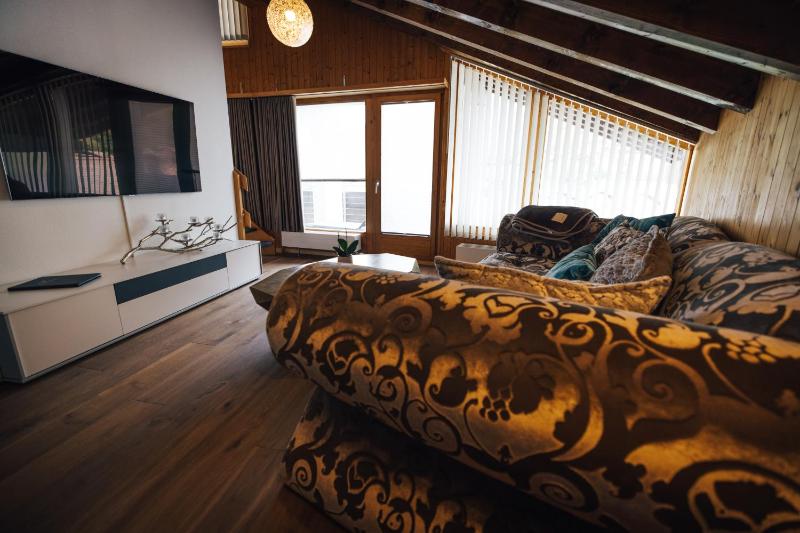 Deluxe King Suite image 3