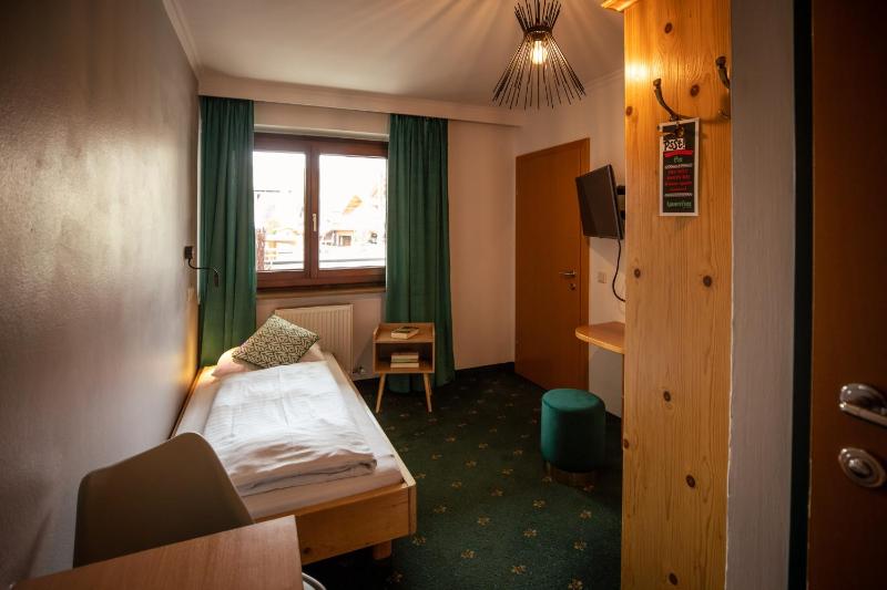 Small Single Room image 1