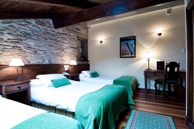 Double or Twin Room image 3