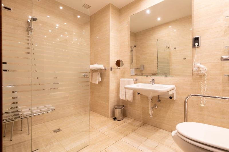 Double or Twin Room - Disabled Access image 4