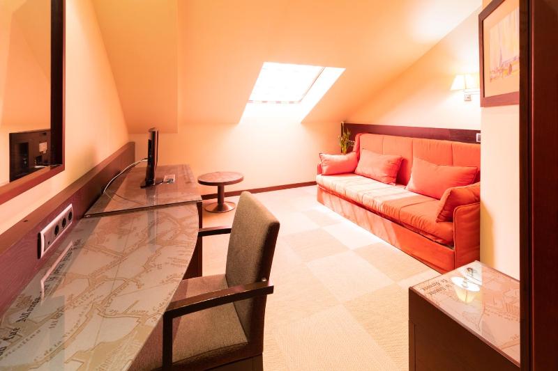 Family Room image 3