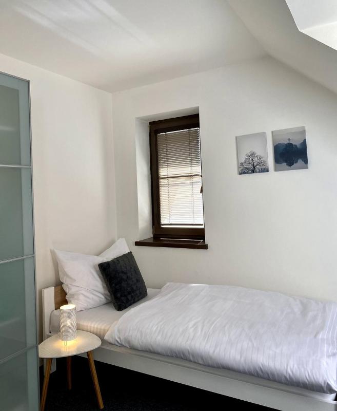 Apartment with Shower image 3
