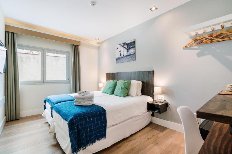 Double or Twin Room image 3
