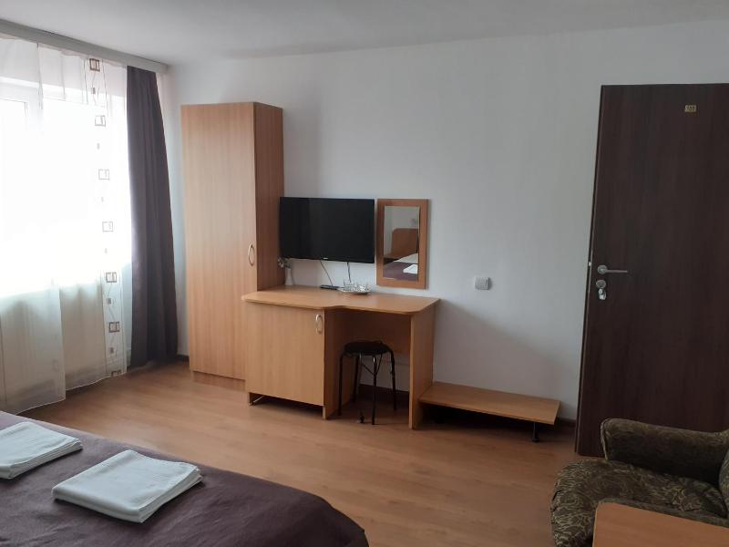 Queen Room with Garden View image 3