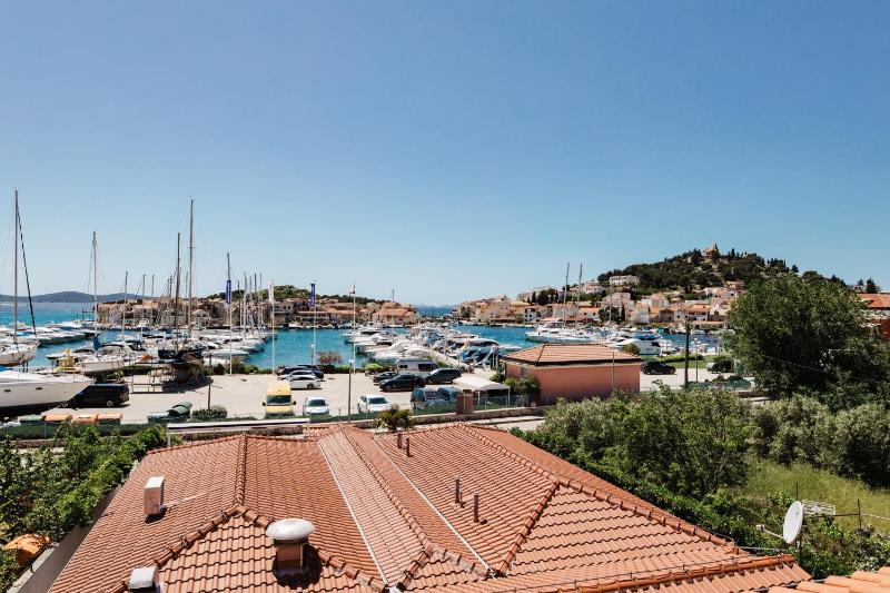 Comfort Double Room with Balcony and Sea View image 3