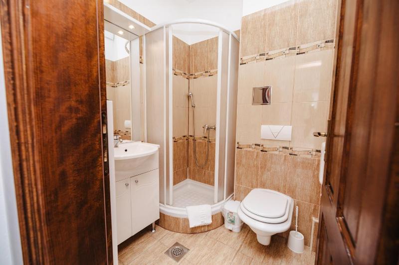 Economy Double Room with Balcony image 4