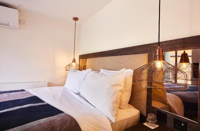 Standard Double Room image 3