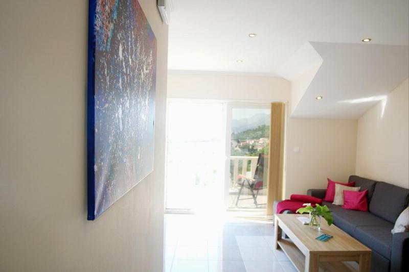 One Bedroom Apartment with Balcony and Sea View image 3