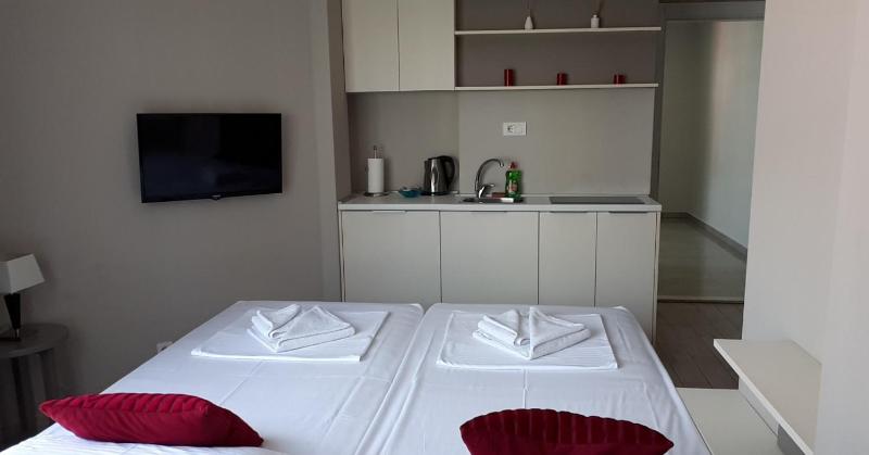 Small Twin Room image 2