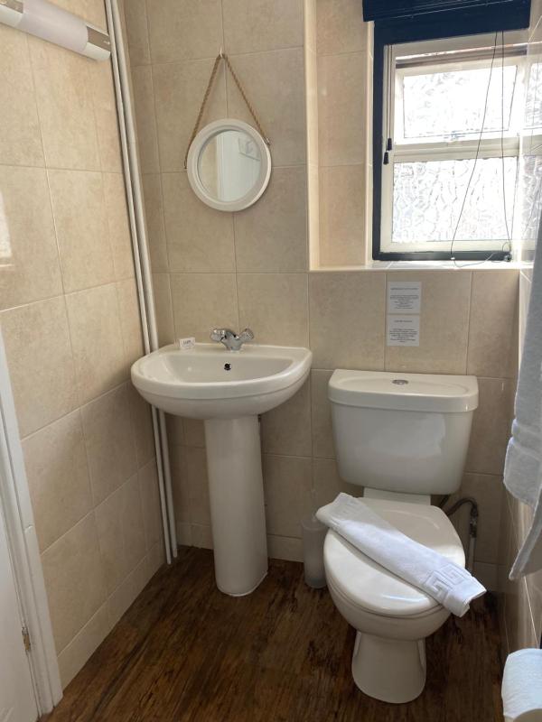Small Single Room image 2