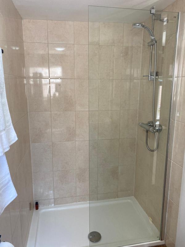 Small Single Room image 3