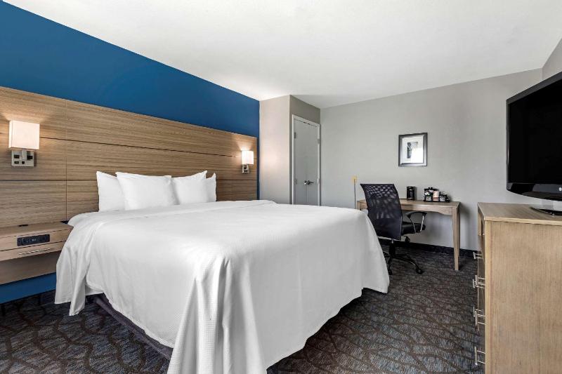 King Suite - Accessible/Non-Smoking image 4